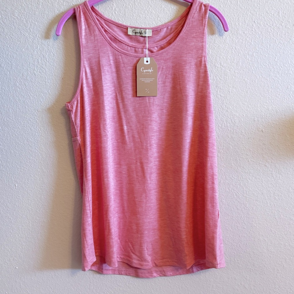 NWT Women’s coral athletic tank sz small‎